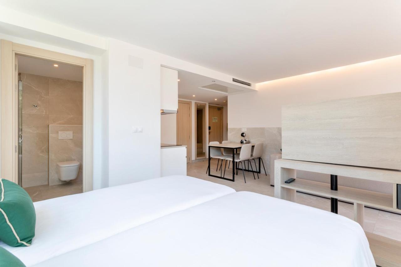 Halley Hotel & Apartments Affiliated By Melia Benidorm Bagian luar foto