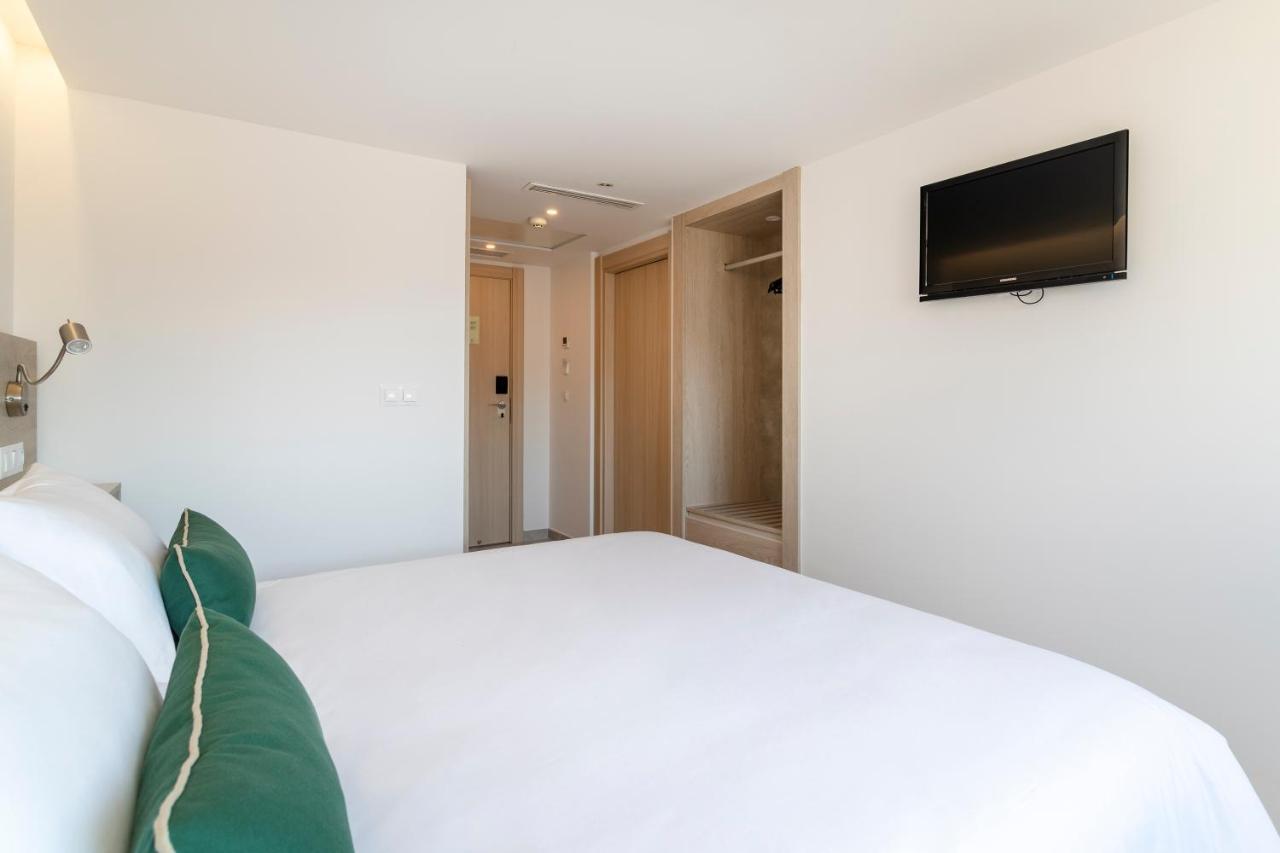 Halley Hotel & Apartments Affiliated By Melia Benidorm Bagian luar foto