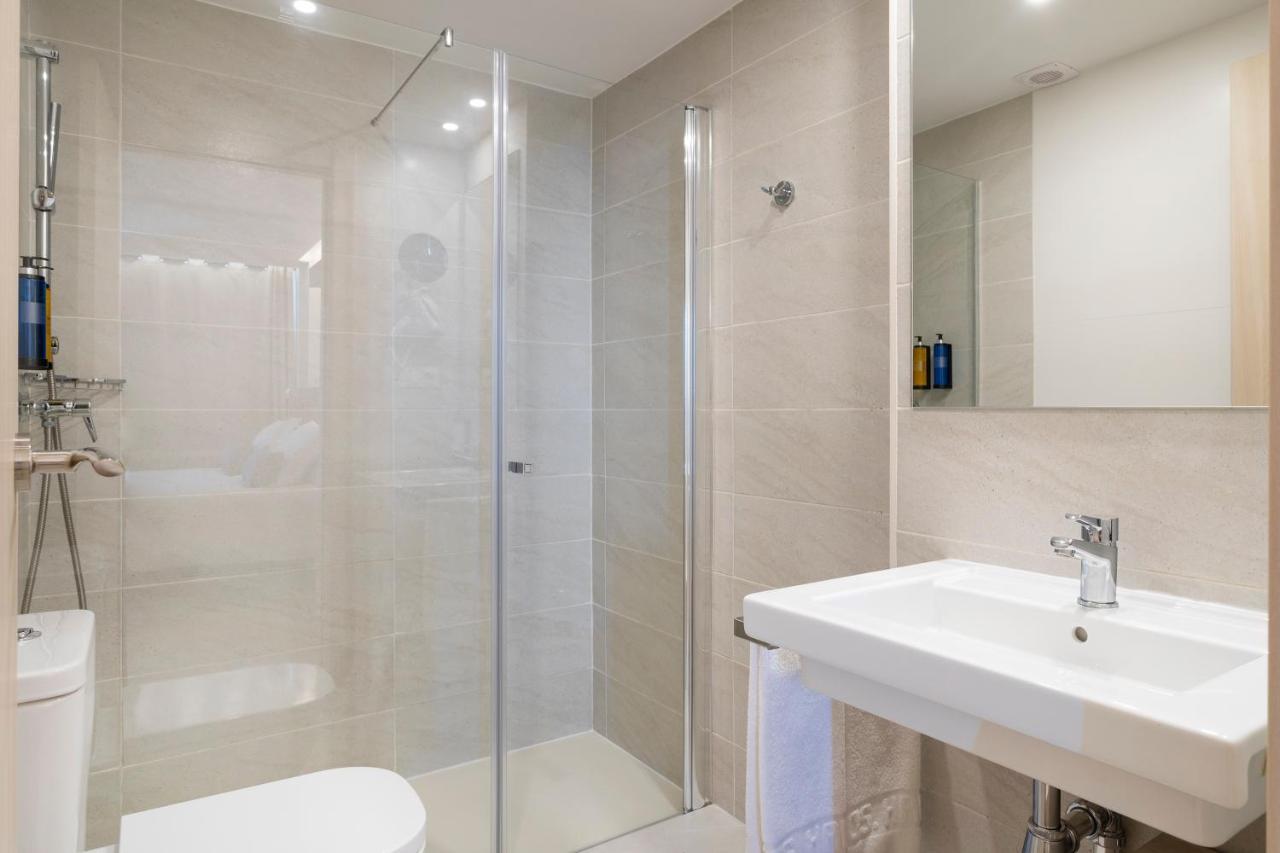 Halley Hotel & Apartments Affiliated By Melia Benidorm Bagian luar foto
