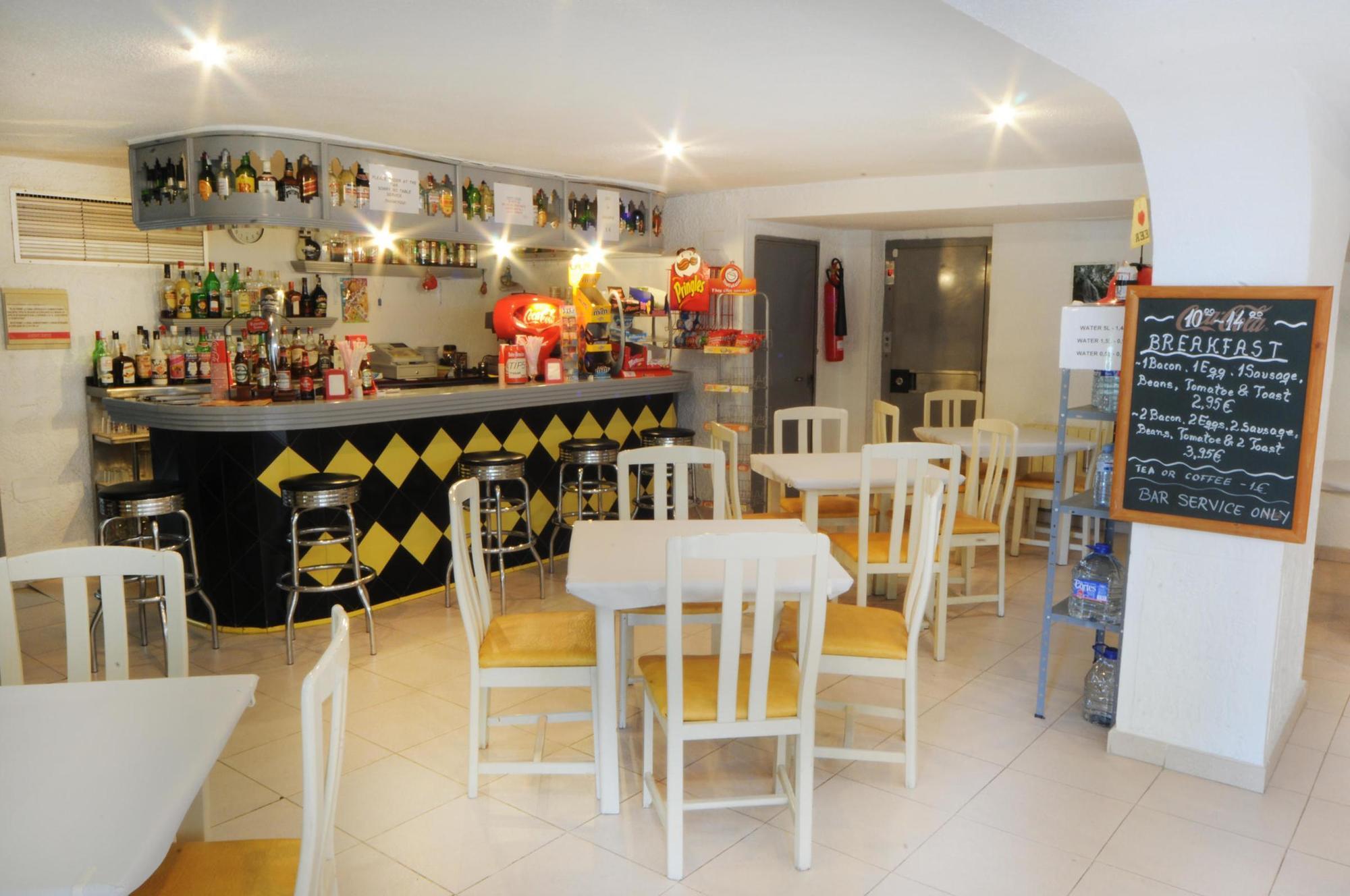 Halley Hotel & Apartments Affiliated By Melia Benidorm Bagian luar foto