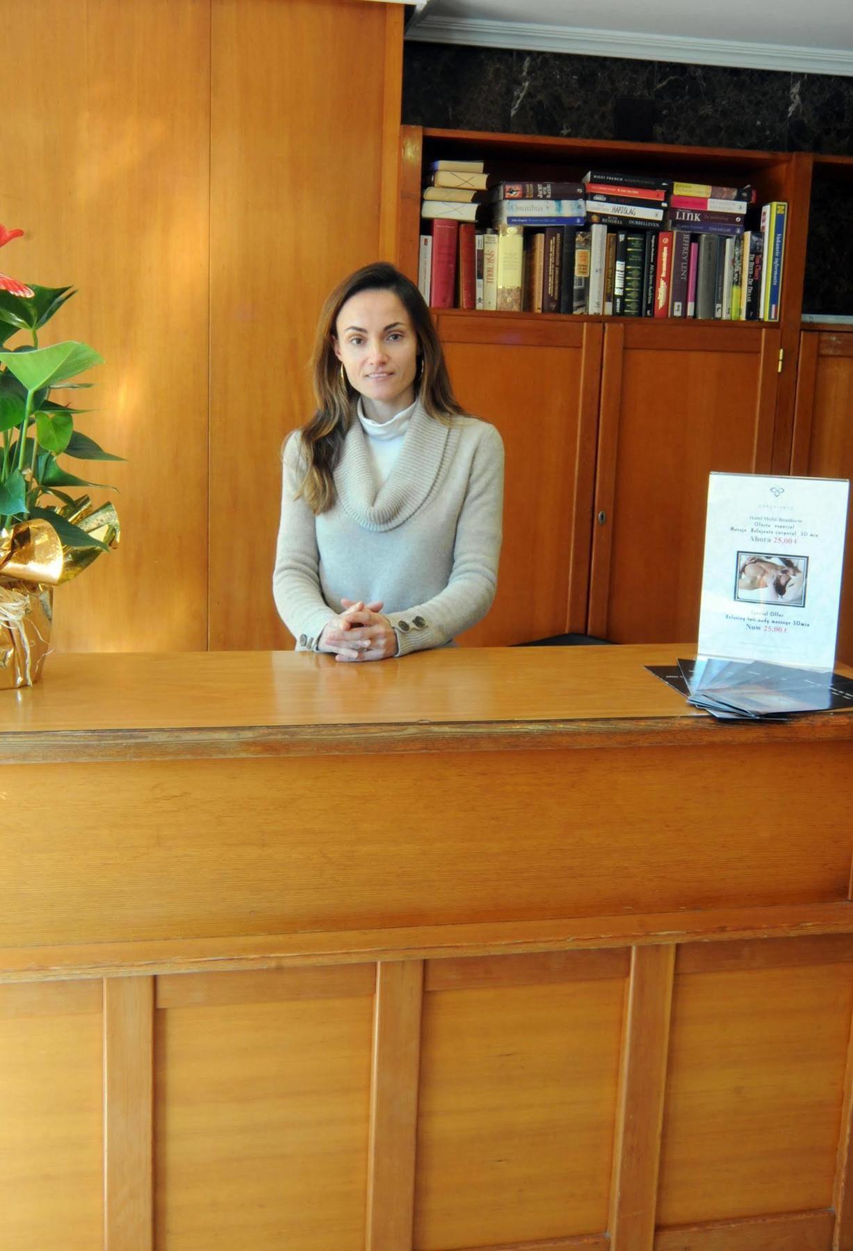 Halley Hotel & Apartments Affiliated By Melia Benidorm Bagian luar foto