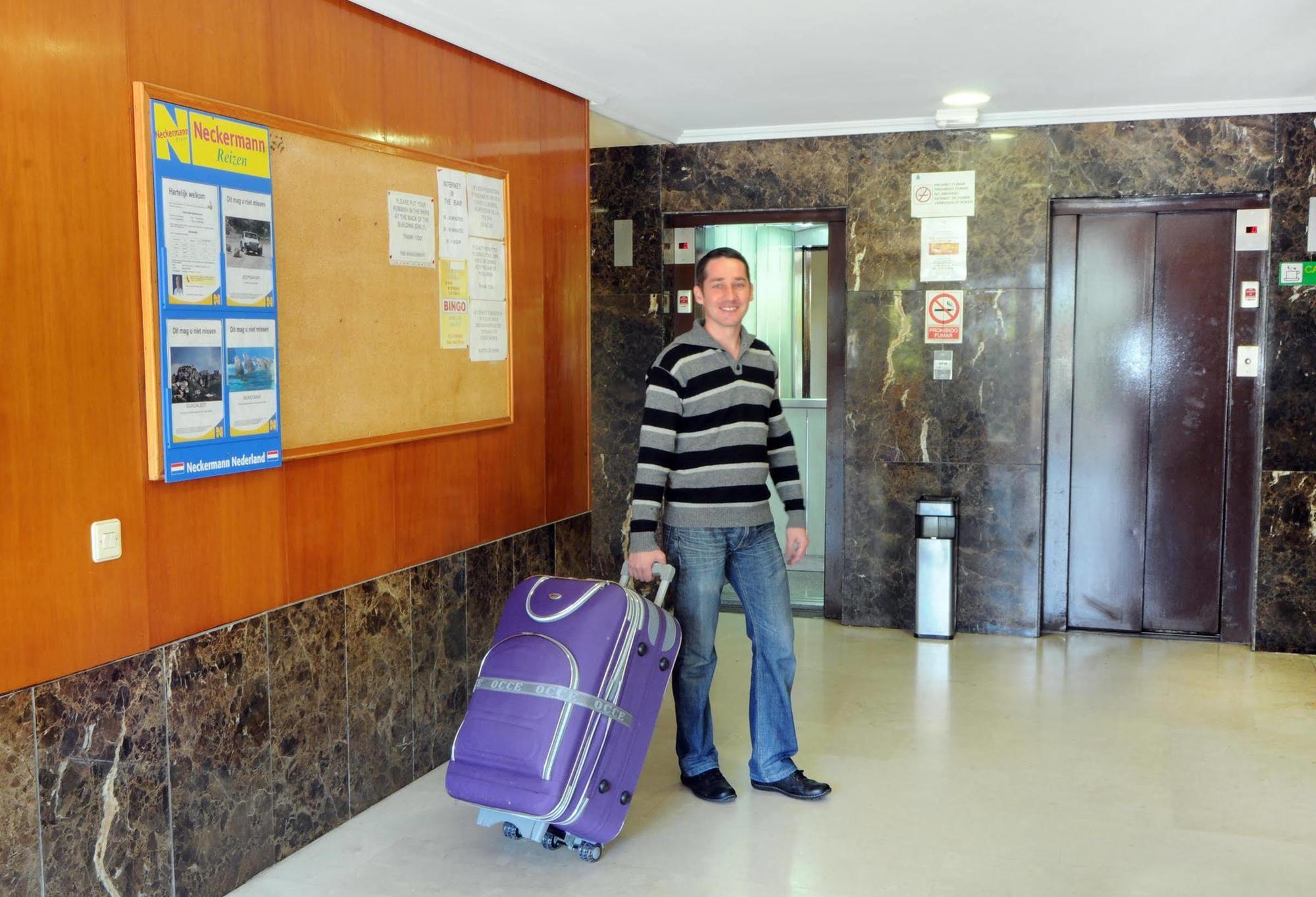 Halley Hotel & Apartments Affiliated By Melia Benidorm Bagian luar foto
