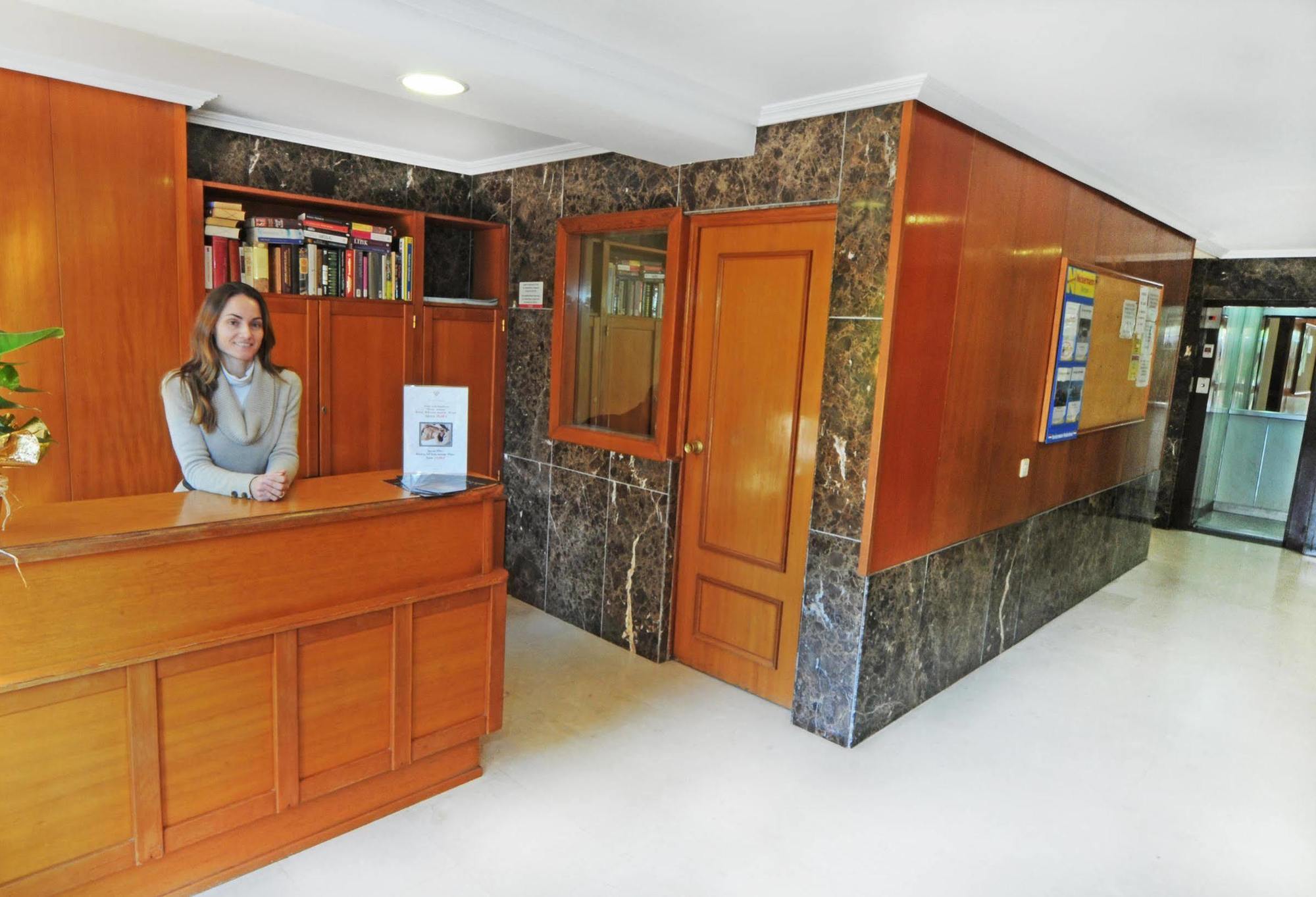 Halley Hotel & Apartments Affiliated By Melia Benidorm Bagian luar foto