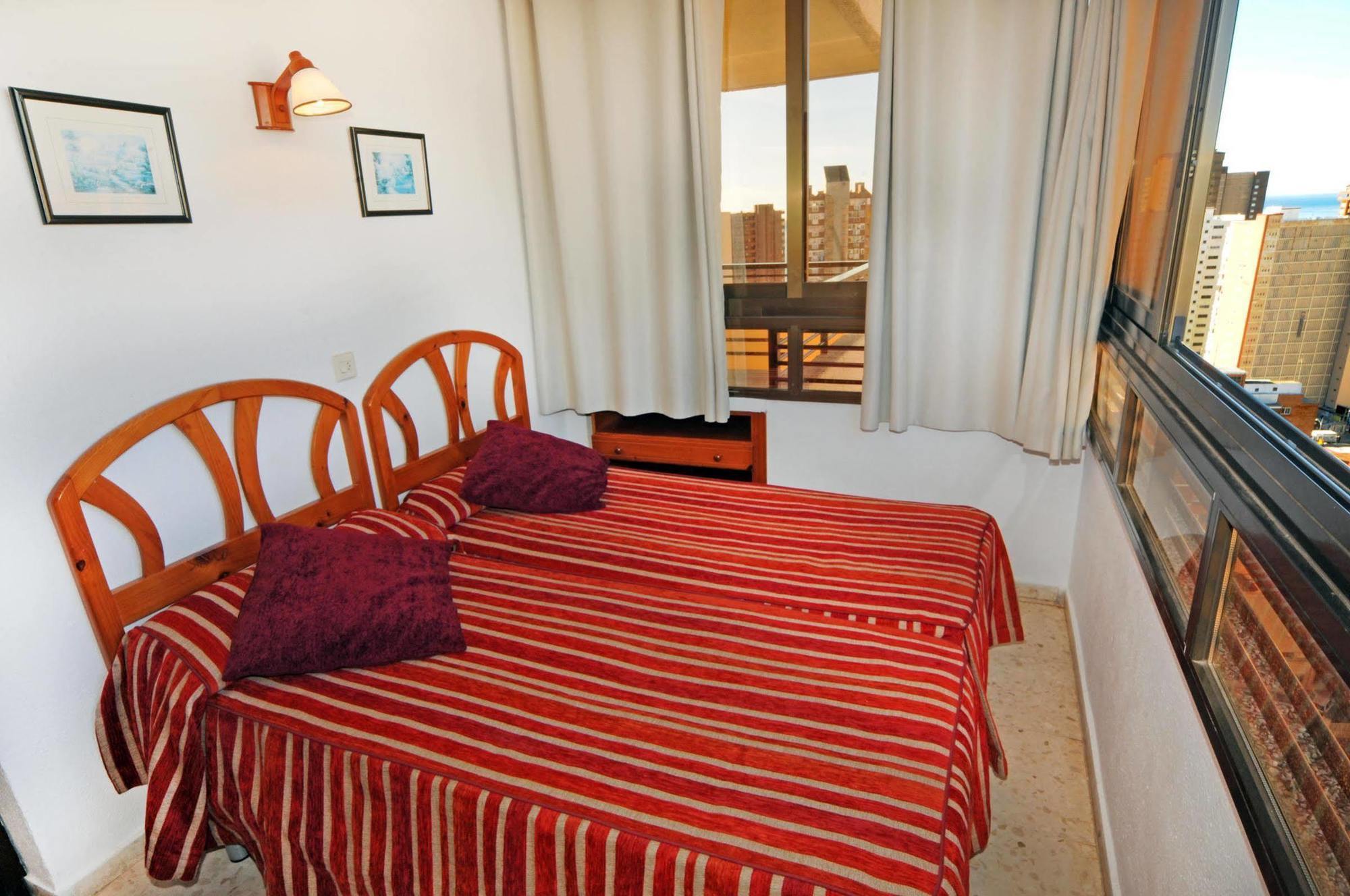Halley Hotel & Apartments Affiliated By Melia Benidorm Bagian luar foto