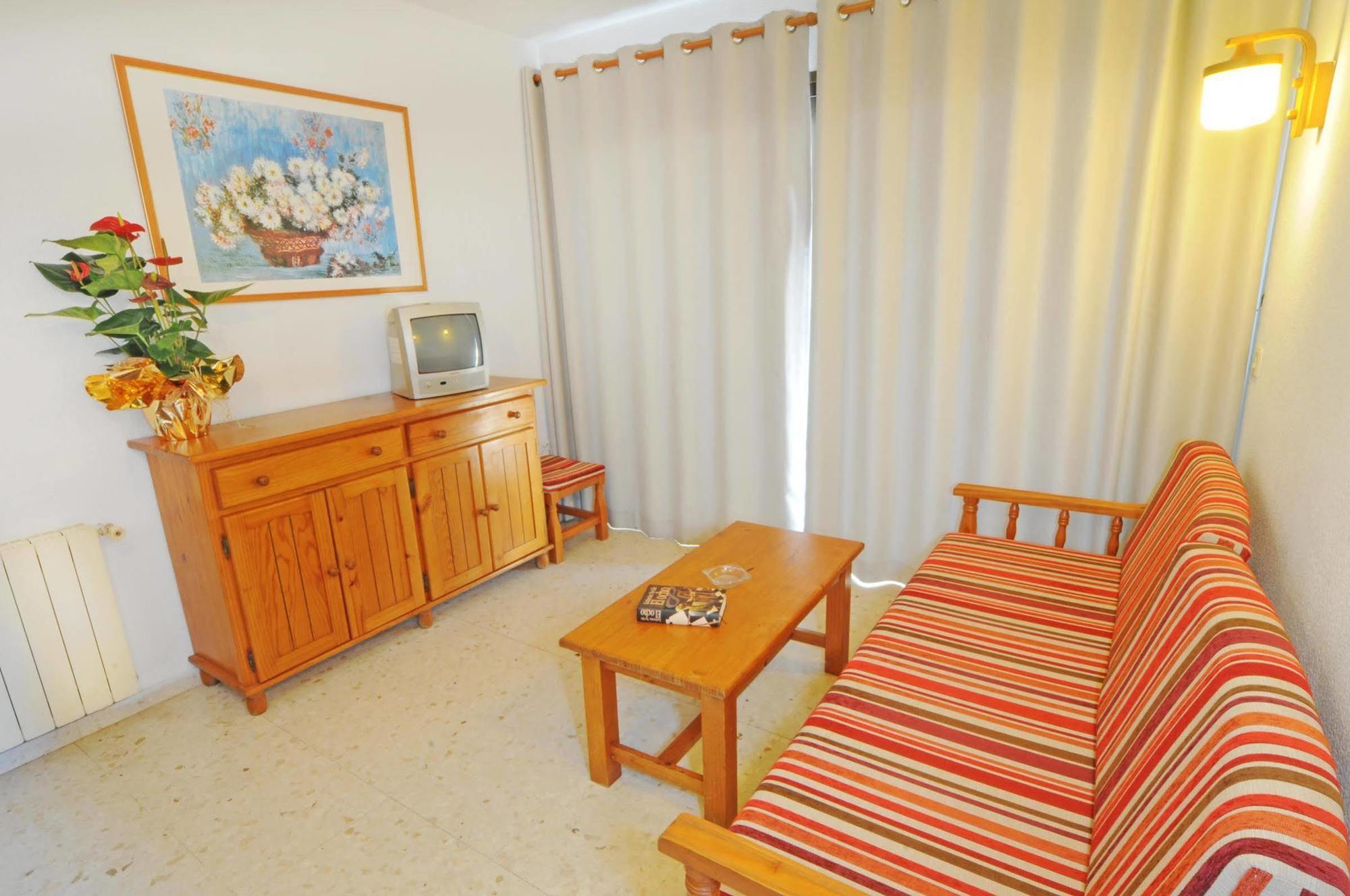 Halley Hotel & Apartments Affiliated By Melia Benidorm Bagian luar foto