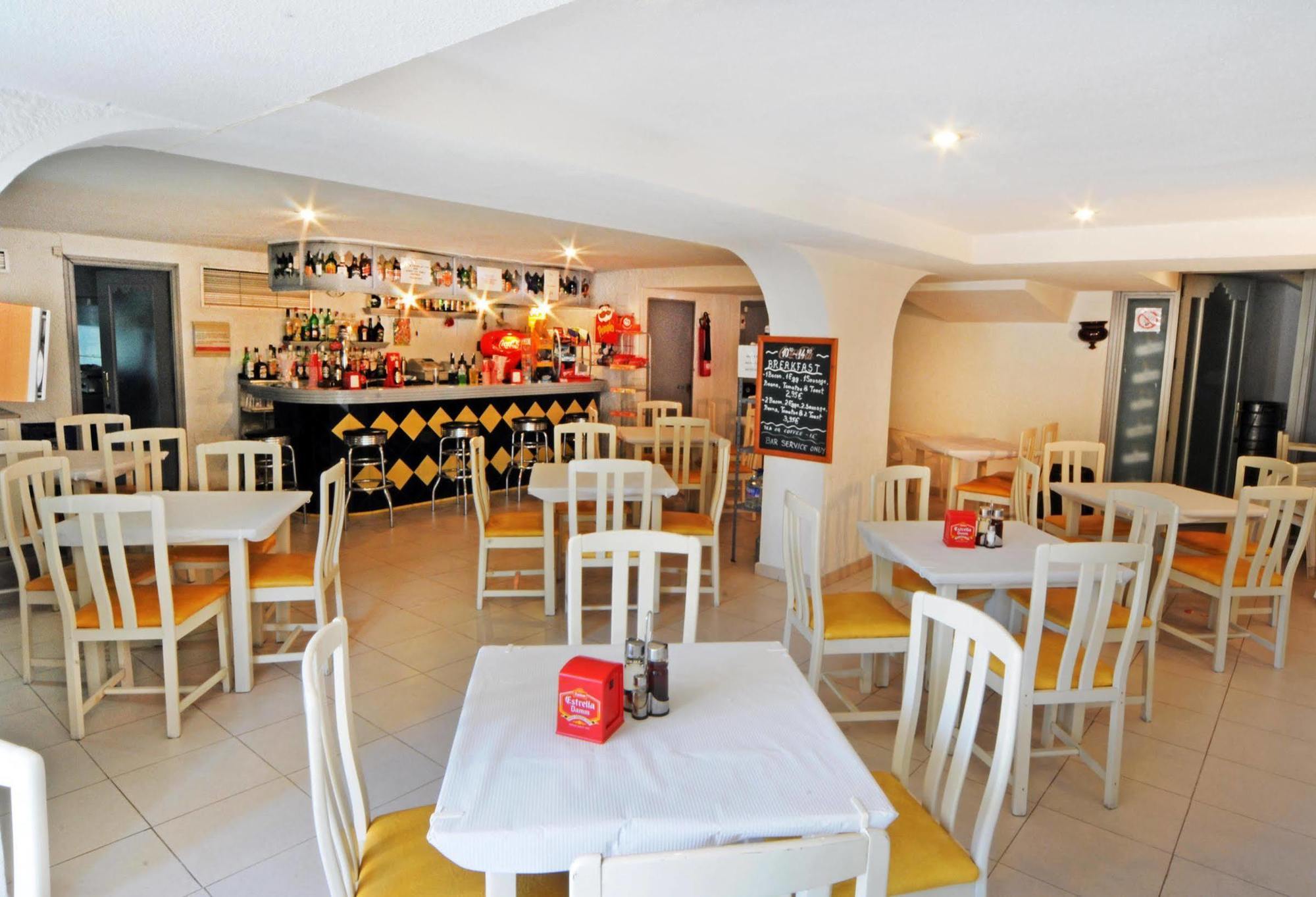 Halley Hotel & Apartments Affiliated By Melia Benidorm Bagian luar foto